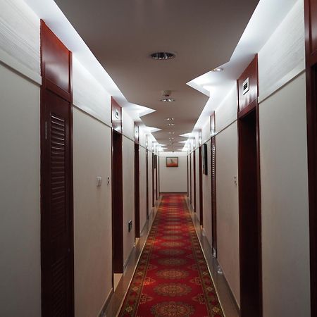 Soluxe Club International Hotel Nairobi Bagian luar foto