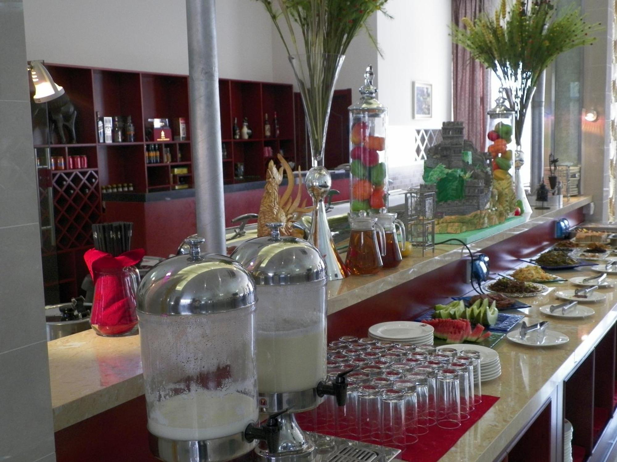 Soluxe Club International Hotel Nairobi Bagian luar foto