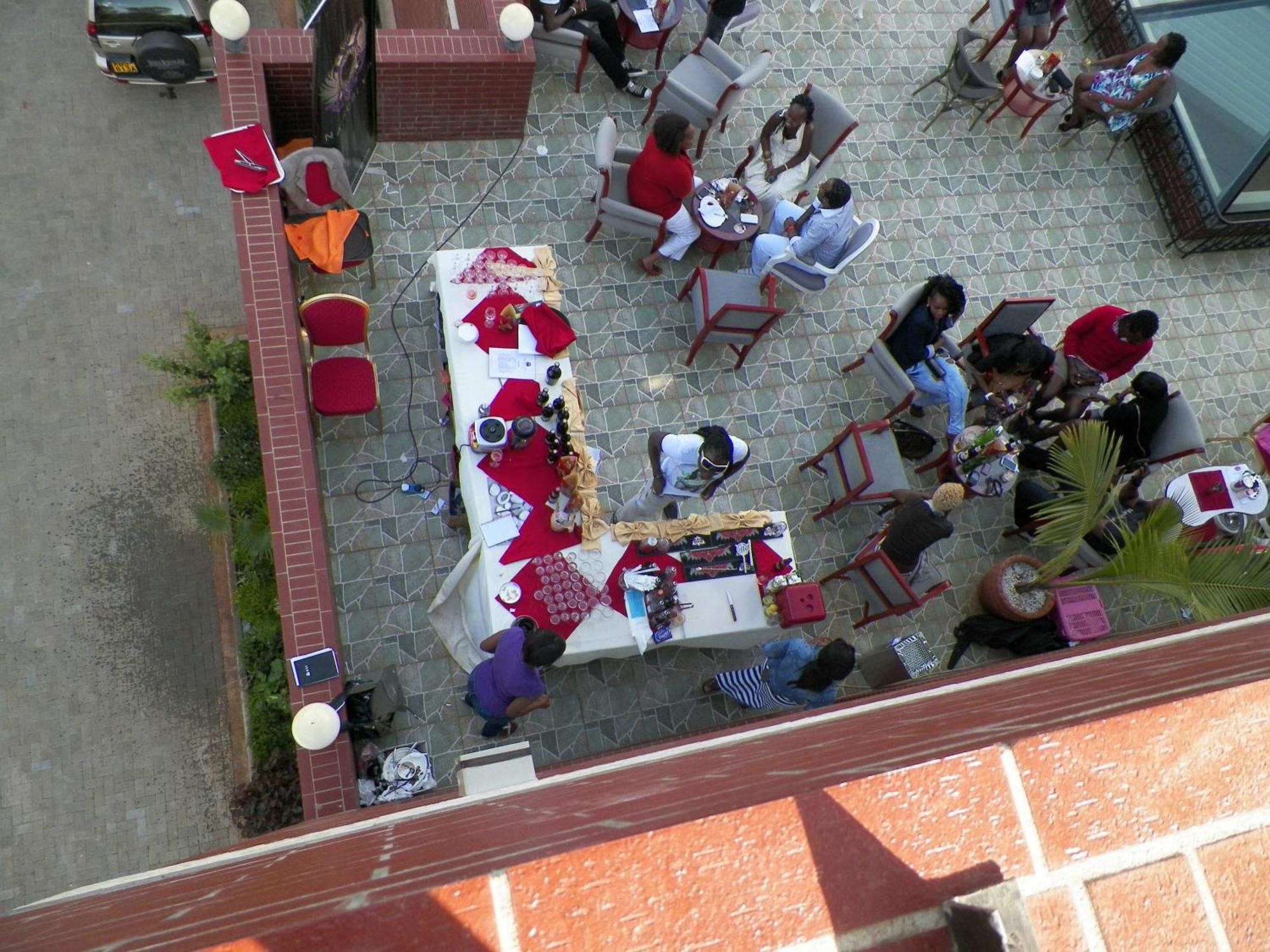 Soluxe Club International Hotel Nairobi Bagian luar foto