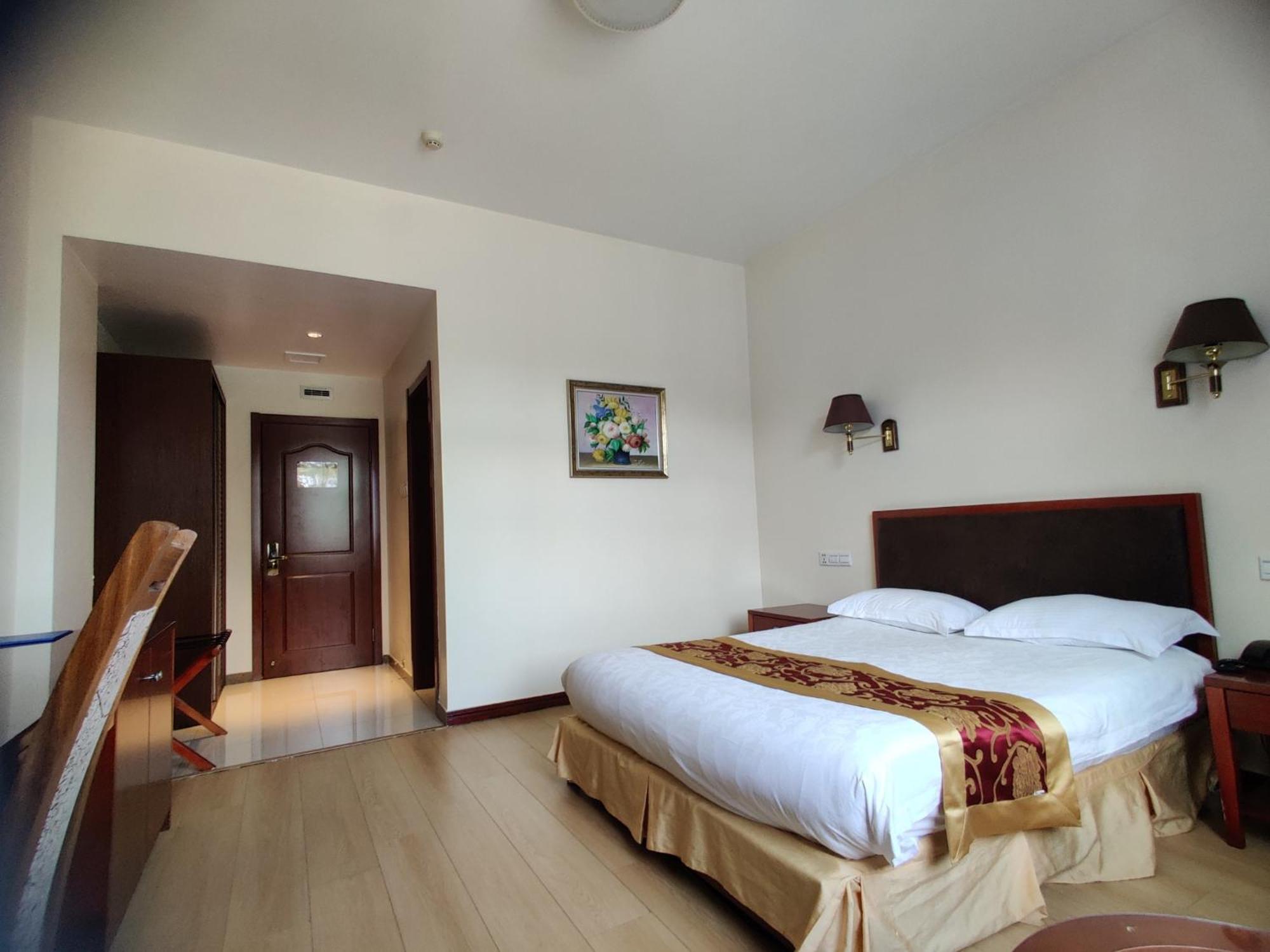 Soluxe Club International Hotel Nairobi Bagian luar foto