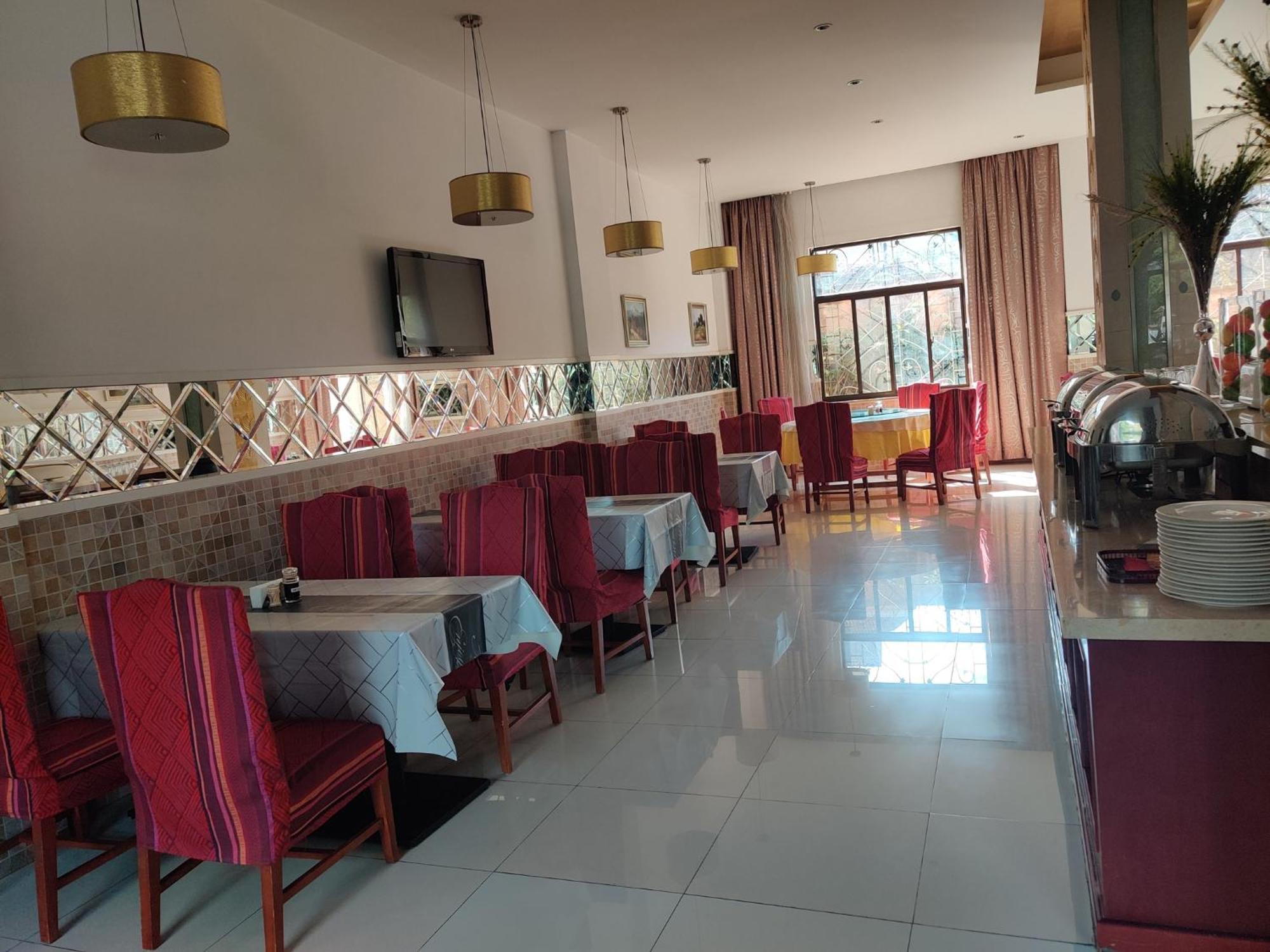 Soluxe Club International Hotel Nairobi Bagian luar foto