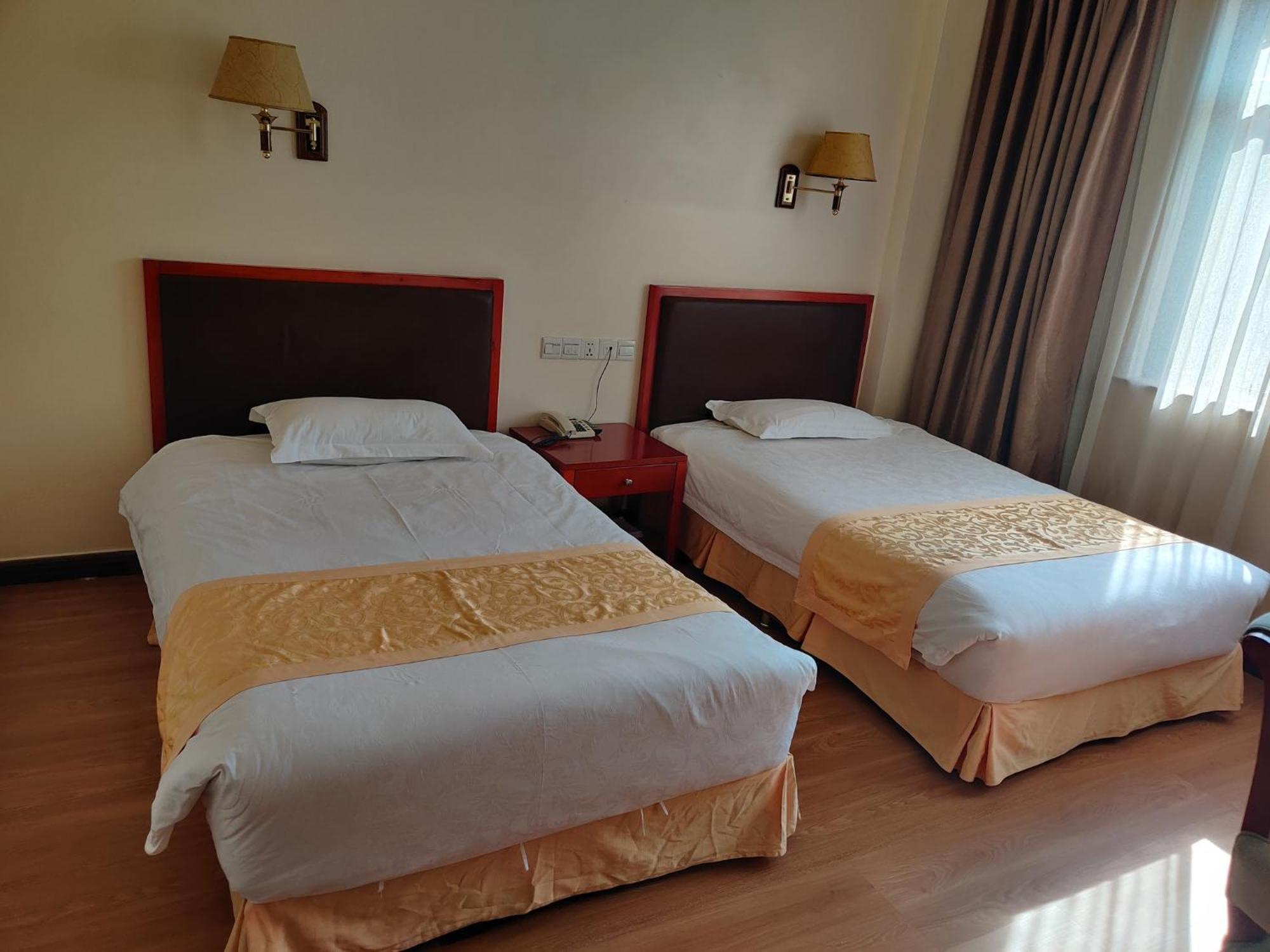 Soluxe Club International Hotel Nairobi Bagian luar foto