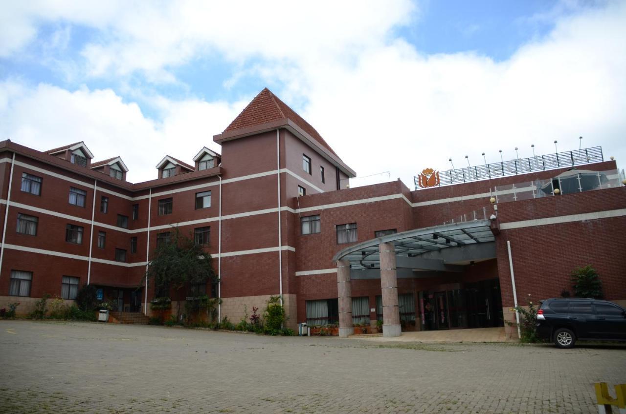 Soluxe Club International Hotel Nairobi Bagian luar foto