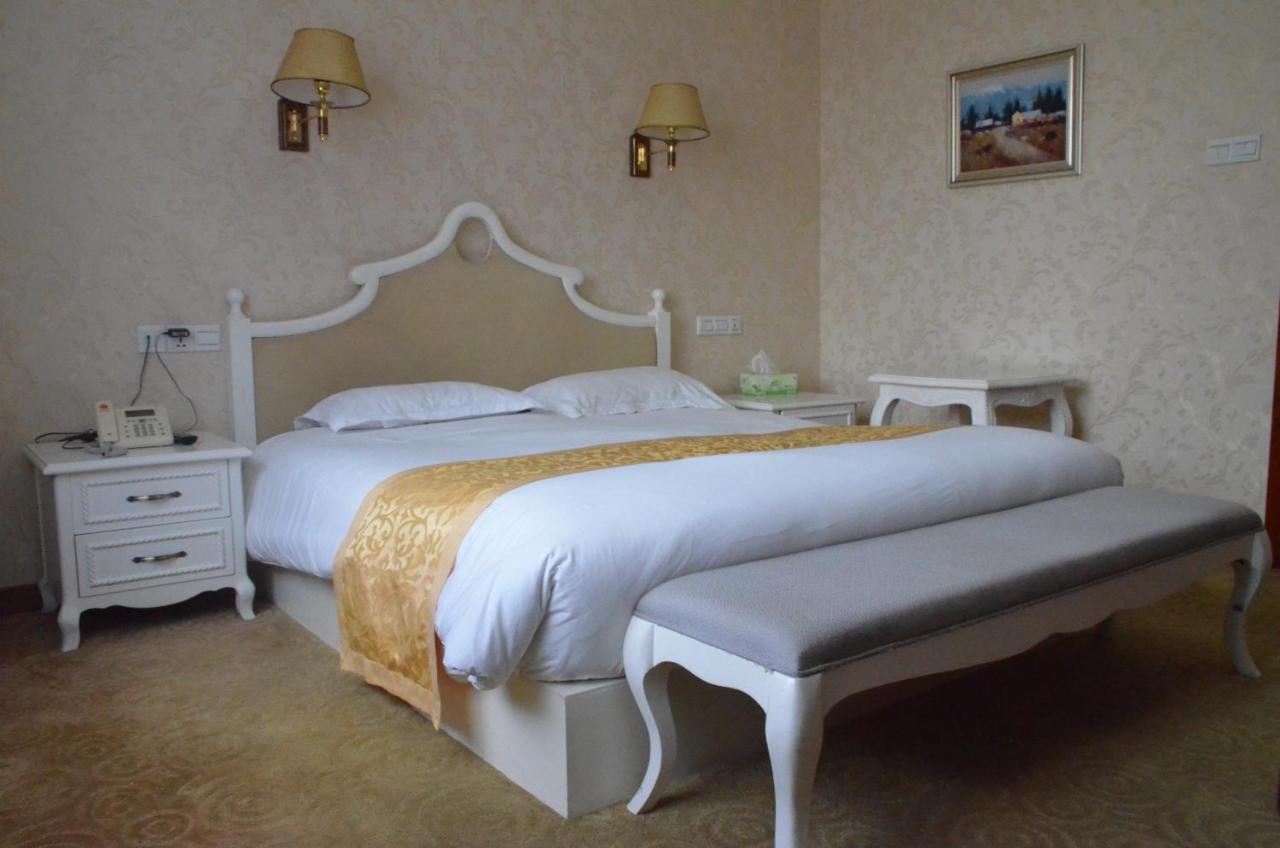 Soluxe Club International Hotel Nairobi Bagian luar foto