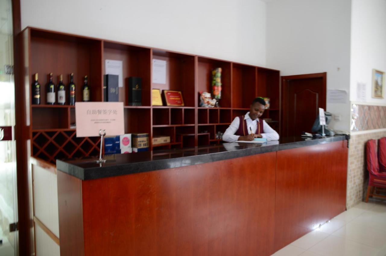 Soluxe Club International Hotel Nairobi Bagian luar foto