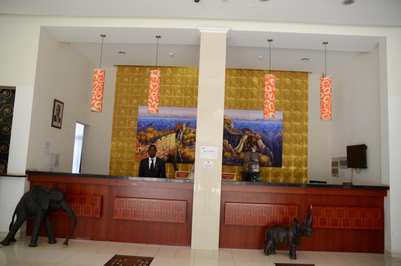 Soluxe Club International Hotel Nairobi Bagian luar foto