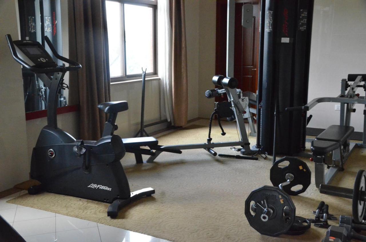 Soluxe Club International Hotel Nairobi Bagian luar foto